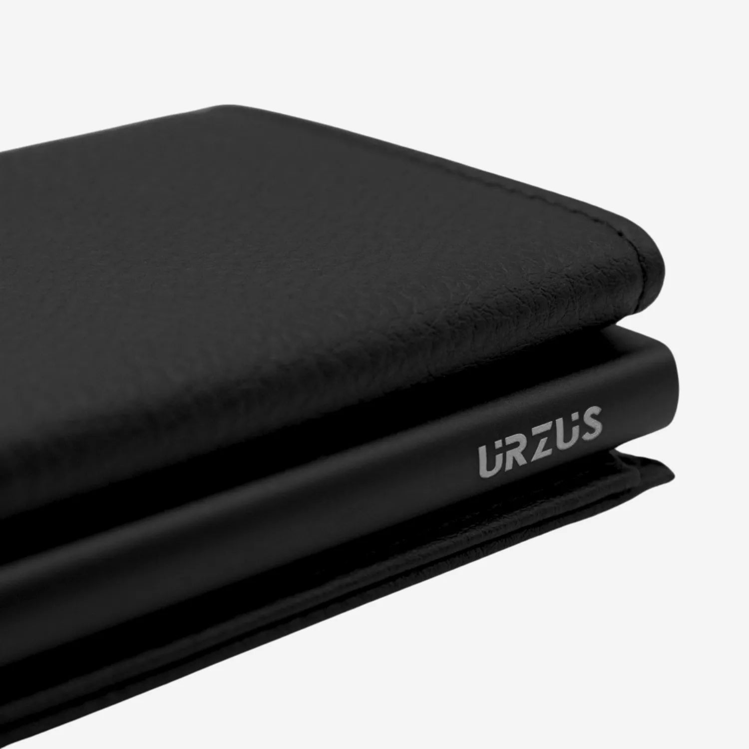 Billetera Anticlonación en cuero Black US203, vista lateral — accesorio compacto y elegante de Urzus