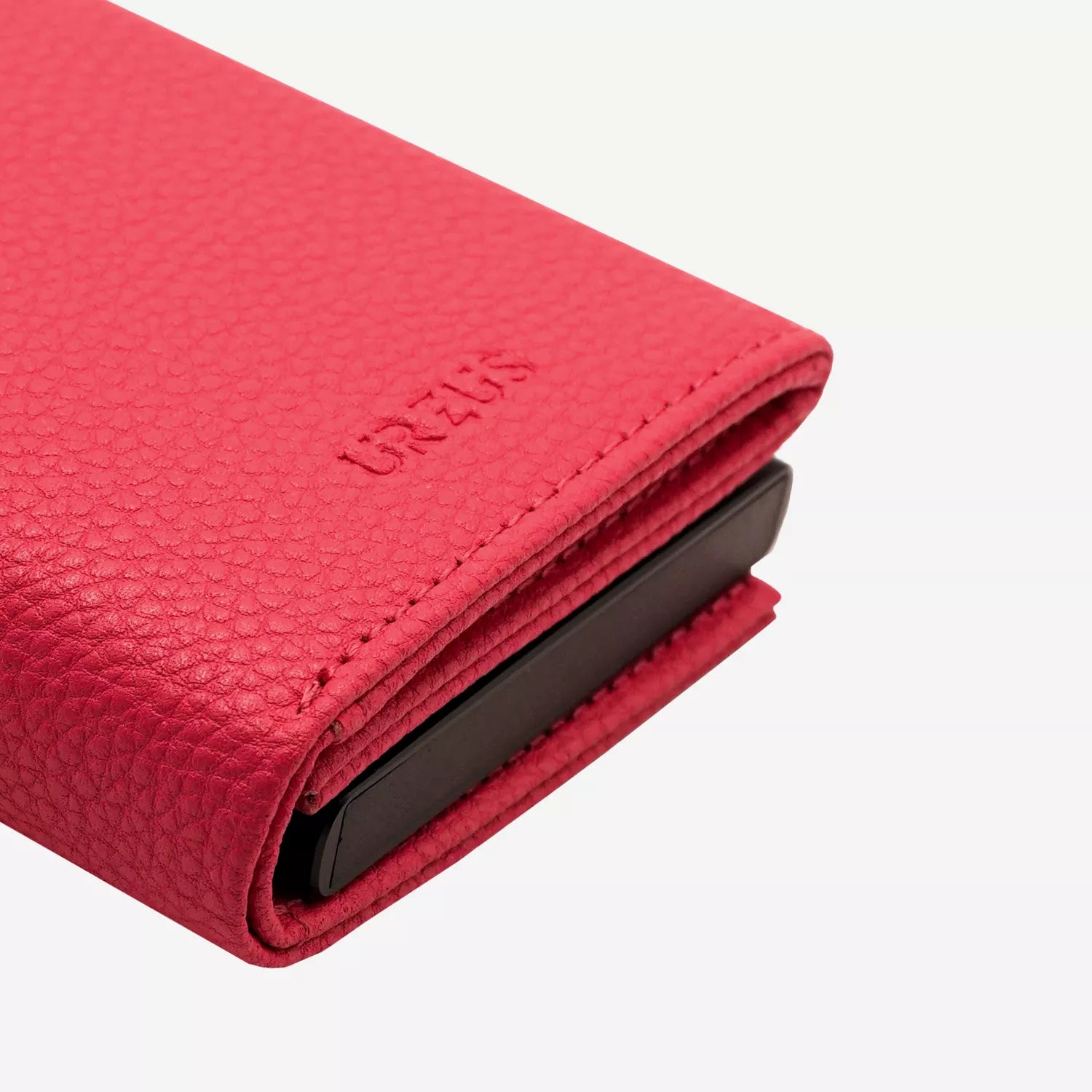 Billetera Anticlonación en cuero Fuchsia US302, vista inferior — accesorio compacto y elegante de Urzus
