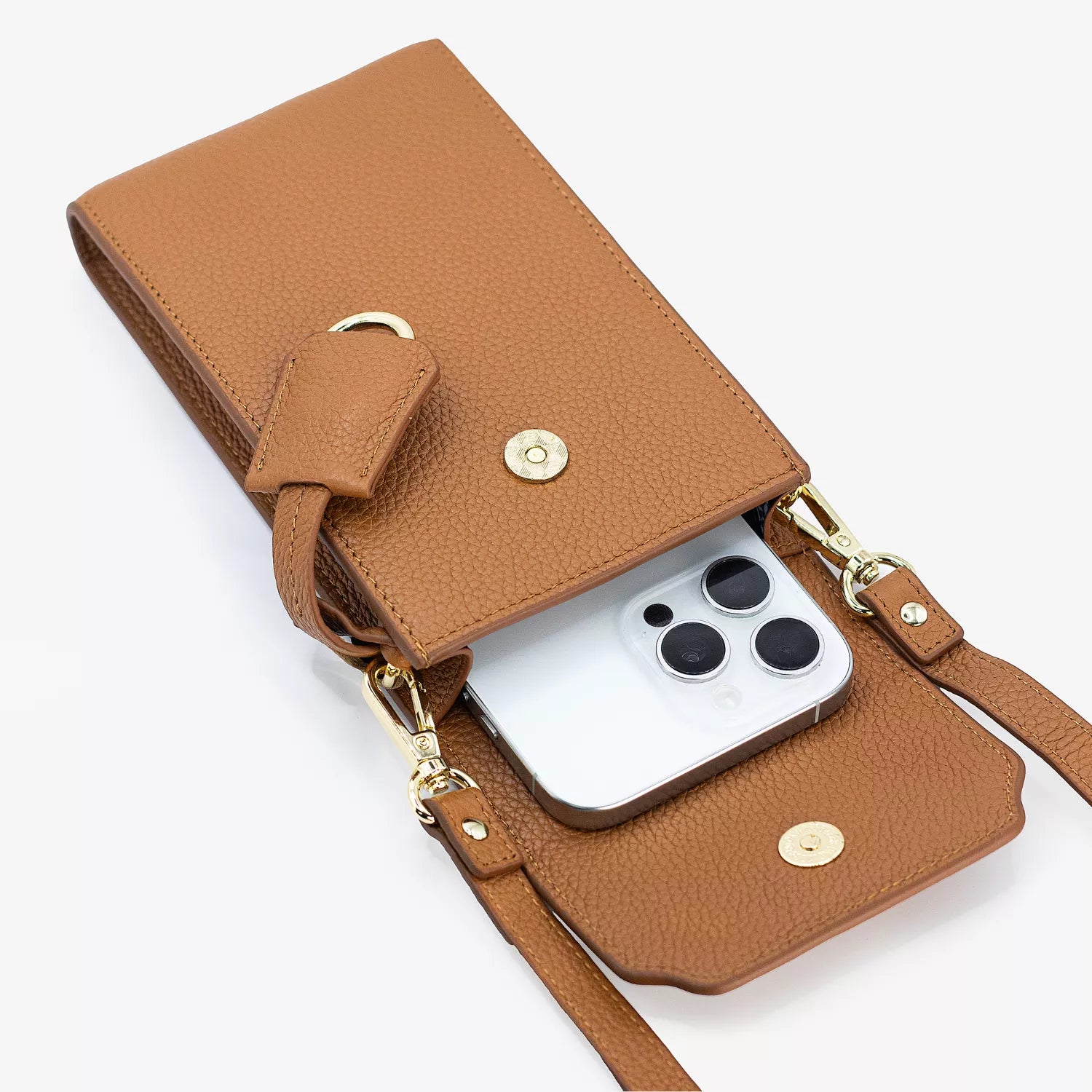 Boreal Bolso Cruzado Compacto en cuero Marrón de Urzus, vista interior con celular — diseñado para llevar billetera y tarjetero con seguridad.